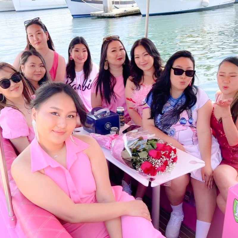 Maki Horikita et al. posing for a photo